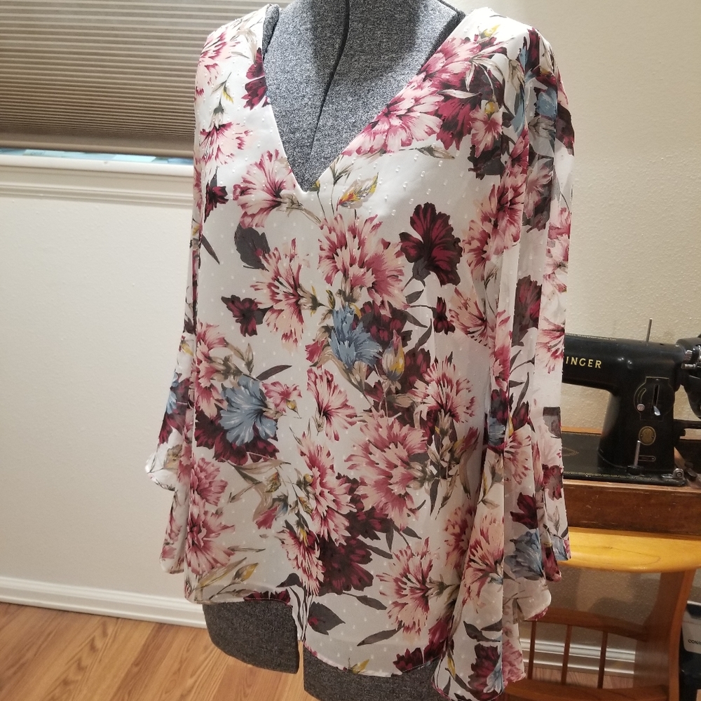 White House Black Market,‎ Floral, Bell Sleeves